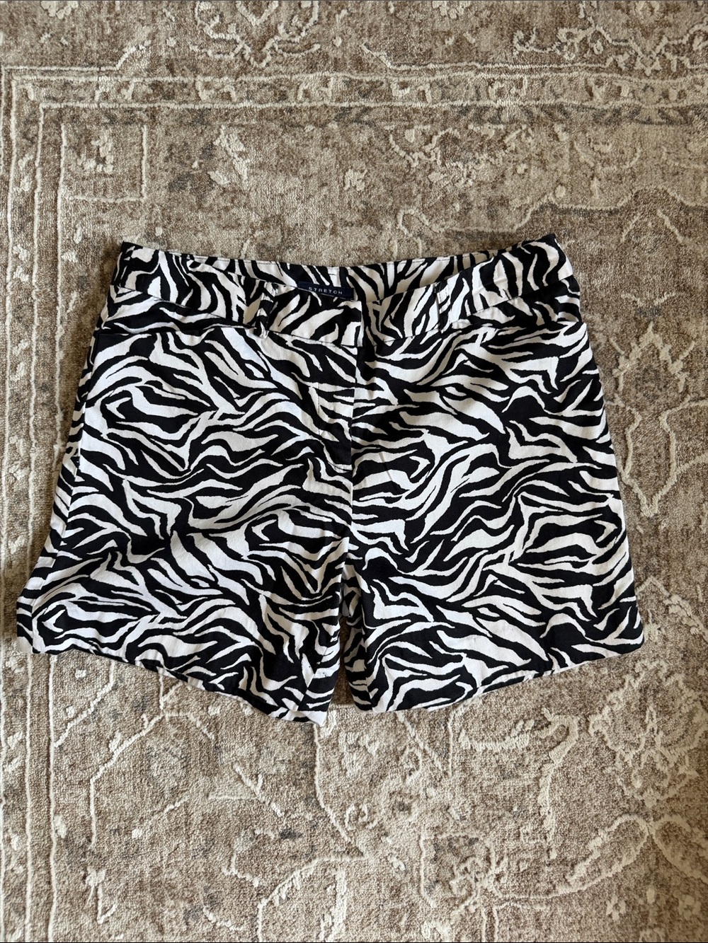 Jones New York Stretch Zebra Print Casual Shorts - Black & White Size 6